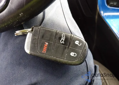 2018 Dodge Challenger Sxt z USA, uszkodzony, nr VIN 2C3CDZAGXJH242457